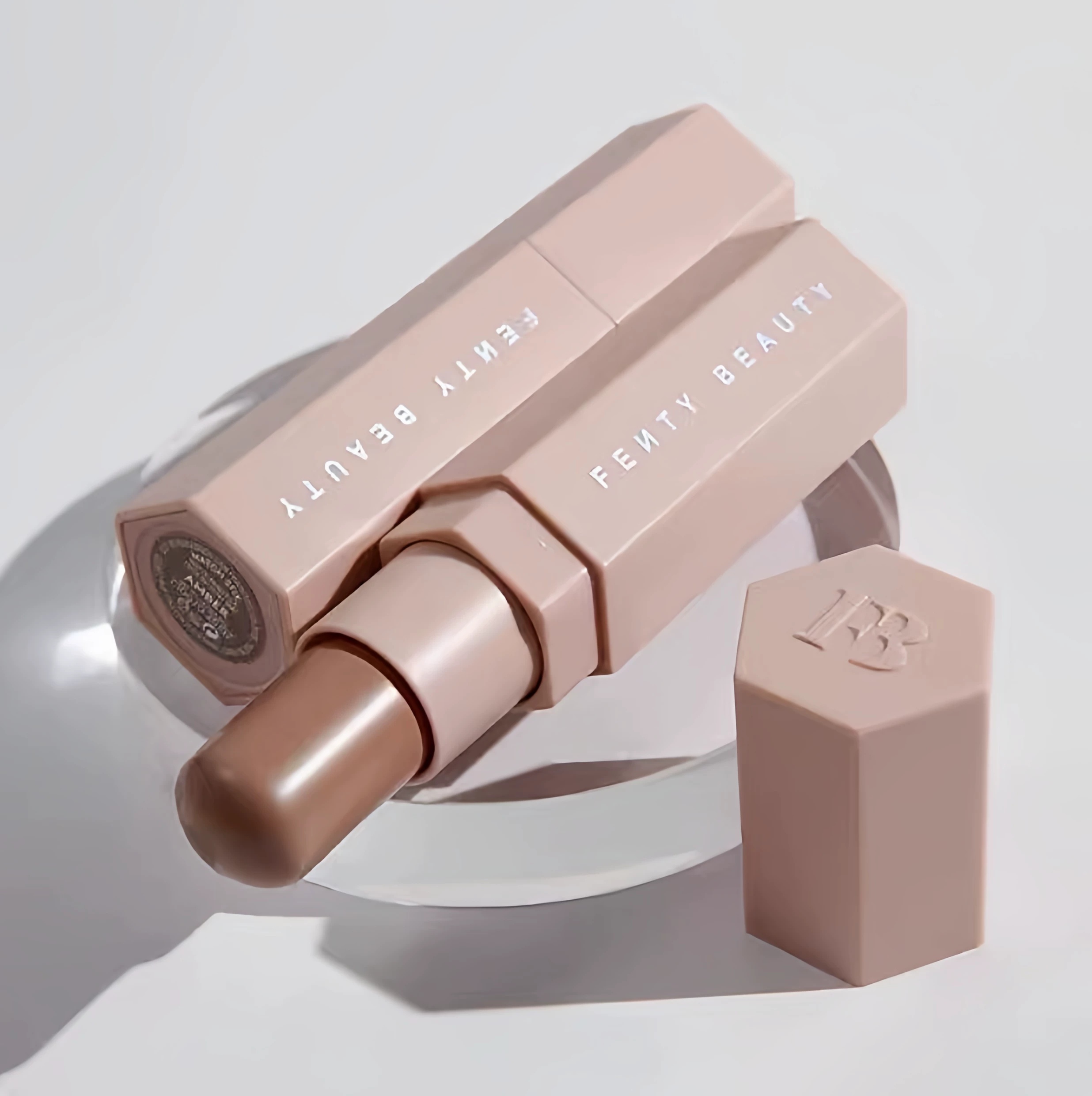 Fenty Beauty Contour Stick, te - Fenty Beauty Makeup Highlighter recensione e prezzo