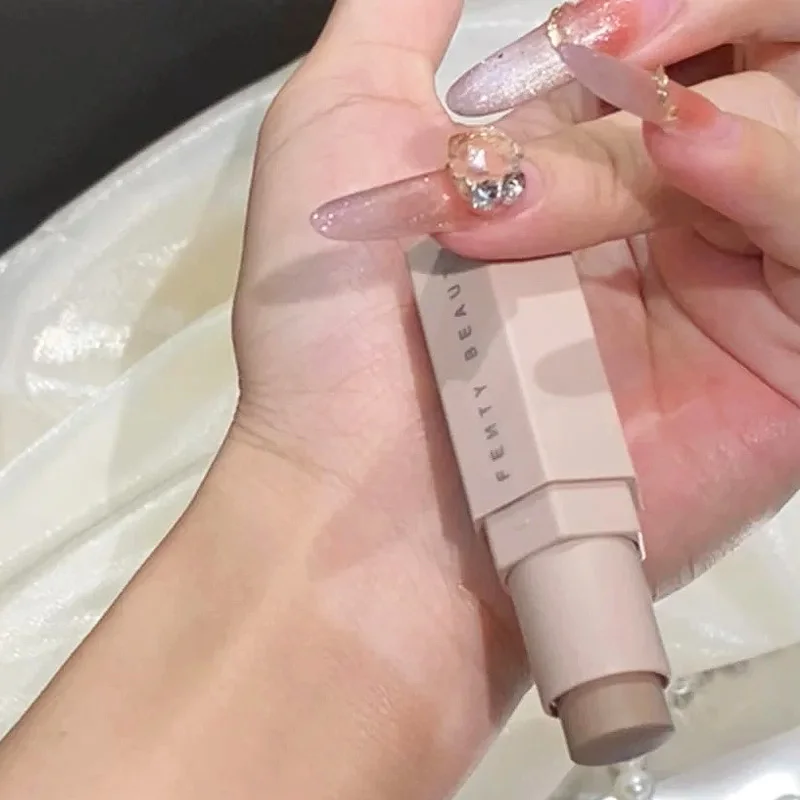 Fenty Beauty Contour Stick, te - Fenty Beauty Makeup Highlighter recensione e prezzo