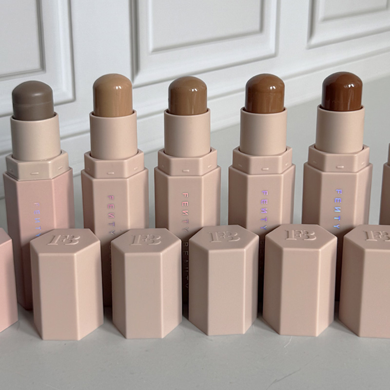 Fenty Beauty Contour Stick Mod - Fenty Beauty Makeup Highlighter recensione e prezzo