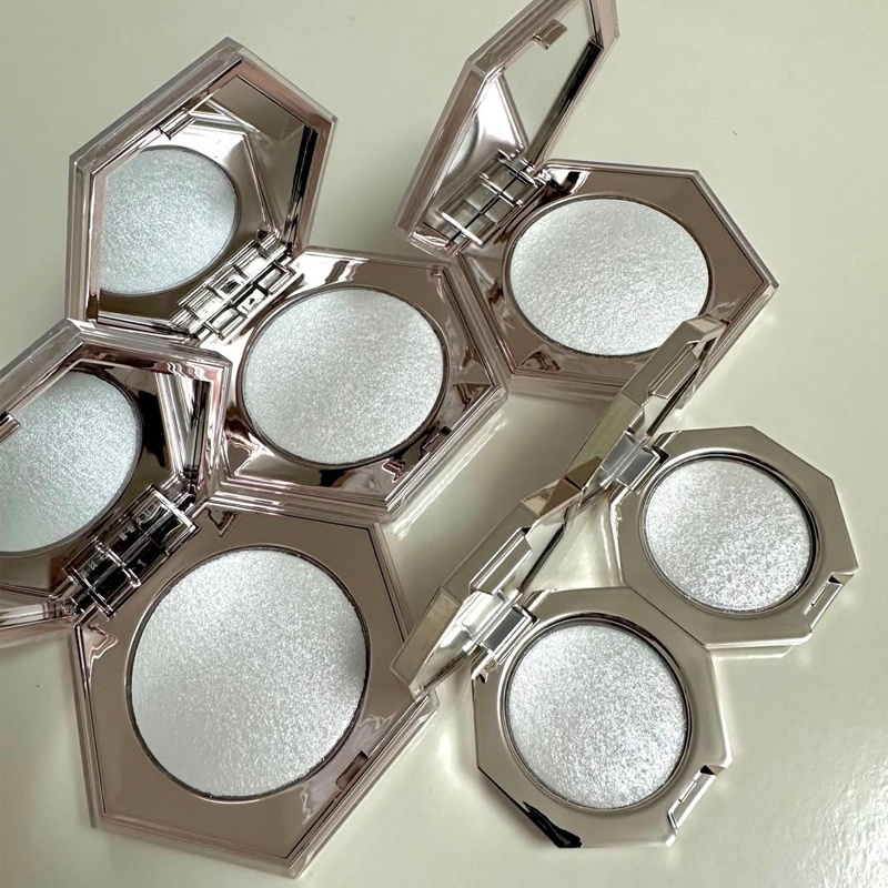 Fenty Beauty Body Diamond 3D H - Fenty Beauty Makeup Highlighter recensione e prezzo